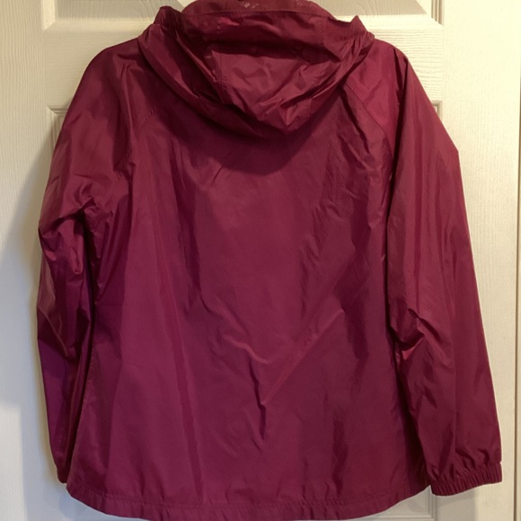L.L. Bean Women’s Plum Hooded Full Zip Raincoat, Size Small Petite - Picture 3 of 16